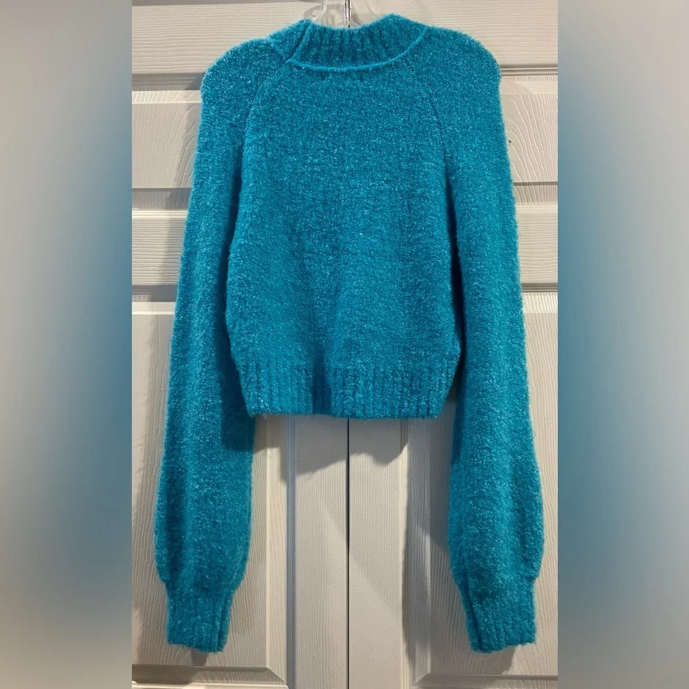 Urban Outfitters Cropped Long Sleeve Aqua Knit Sweater Size L